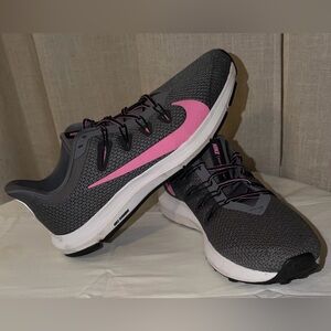 ✨ NWOT Nike Quest 2 ✨ Cool Grey / Psychic Pink 🌸 Size 11 Running Shoes